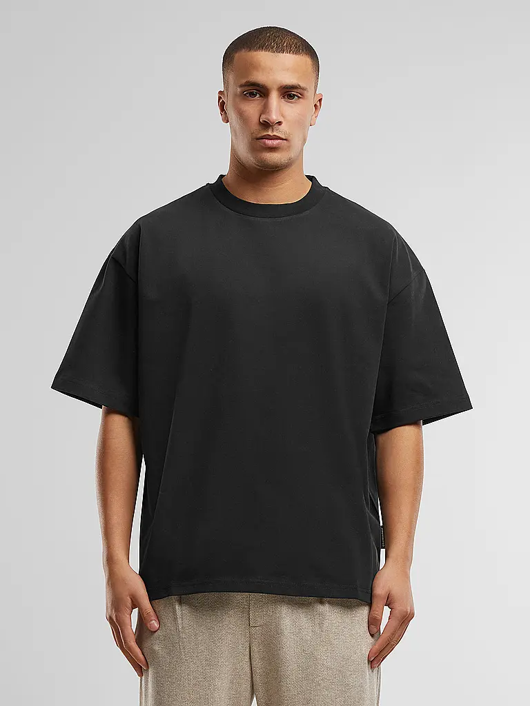 PROHIBITED | T-Shirt Oversized Fit | schwarz