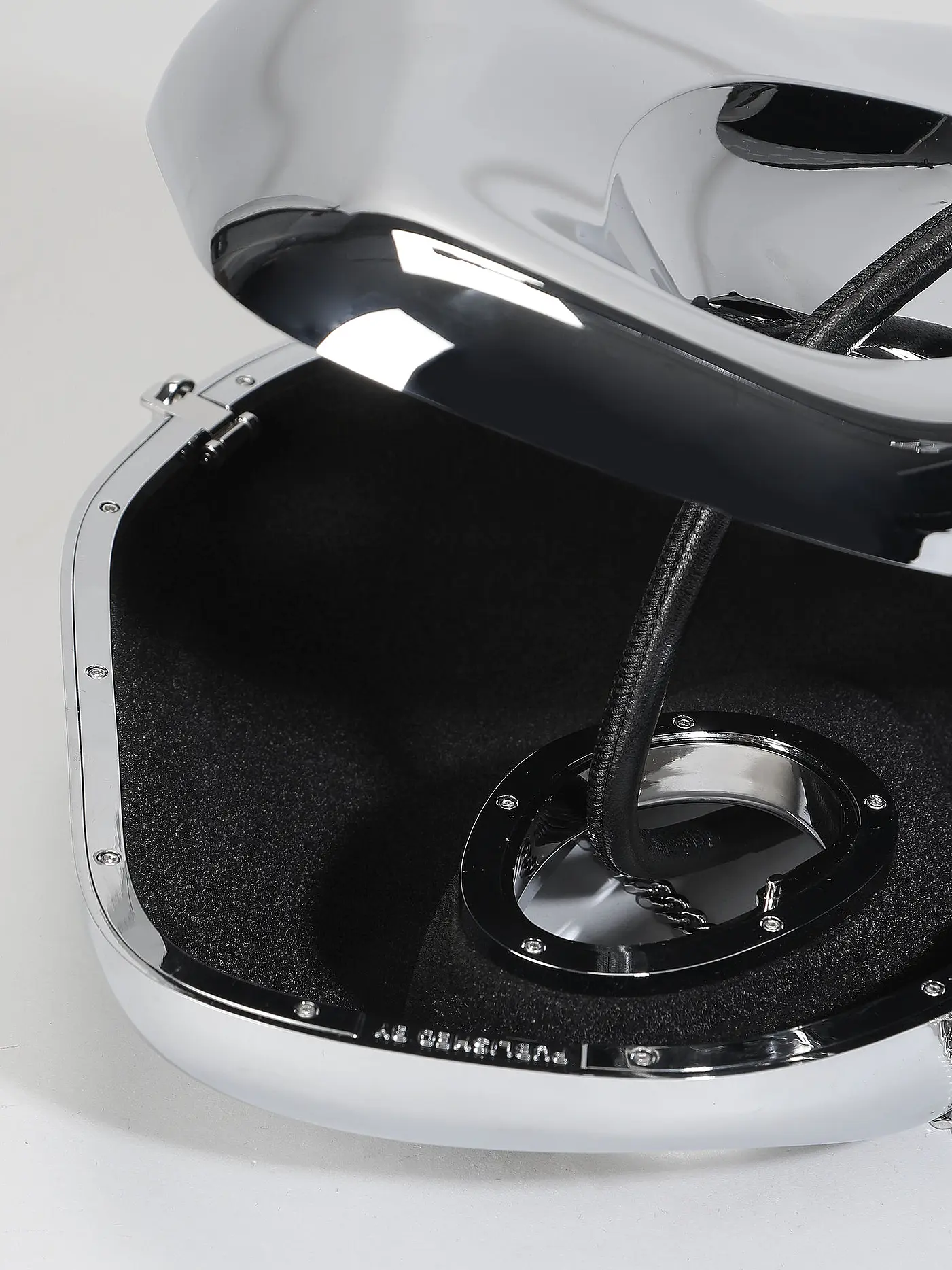 PUBLISHED BY | Ledertasche - Umhängetasche PHIL'S THIRD EYE | silber