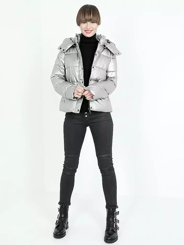 REVIEW | Steppjacke | silber
