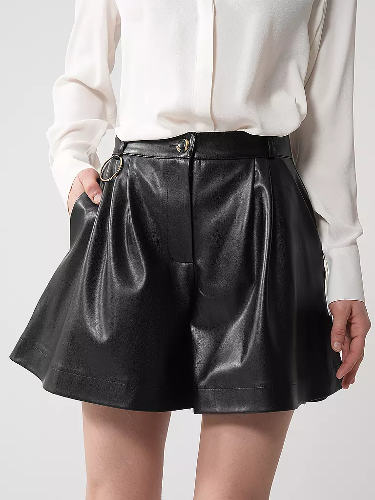 SILVIA SCHNEIDER | Shorts in Lederoptik | schwarz