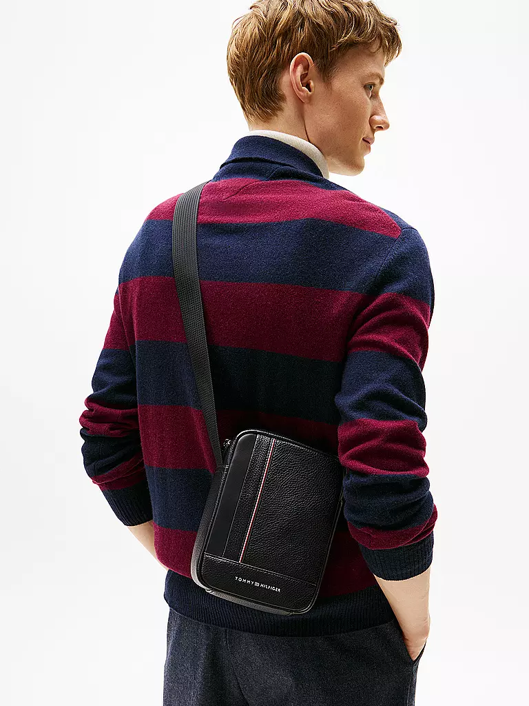 TOMMY HILFIGER | Umhängetasche TH CENTRAL | schwarz
