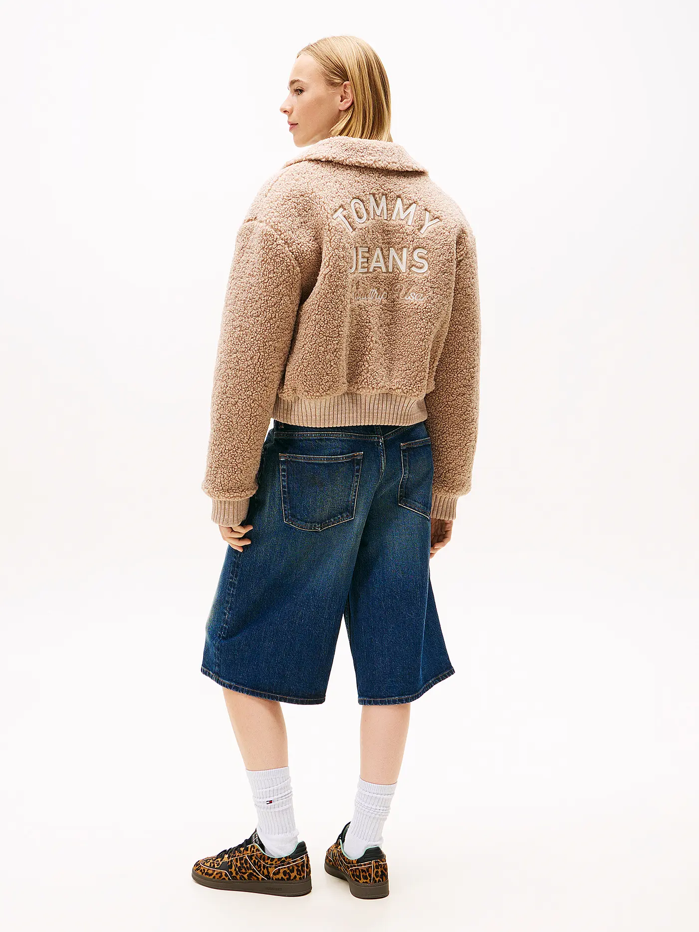 TOMMY JEANS | Jacke in Felloptik | beige