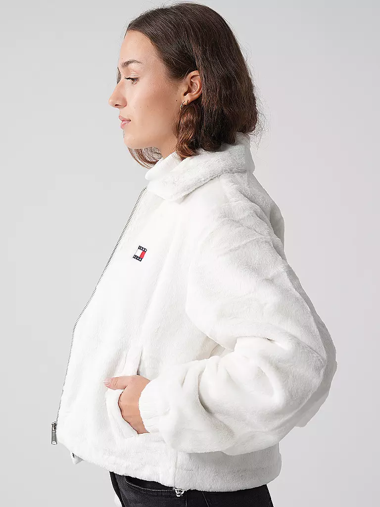 TOMMY JEANS | Jacke in Felloptik | weiss