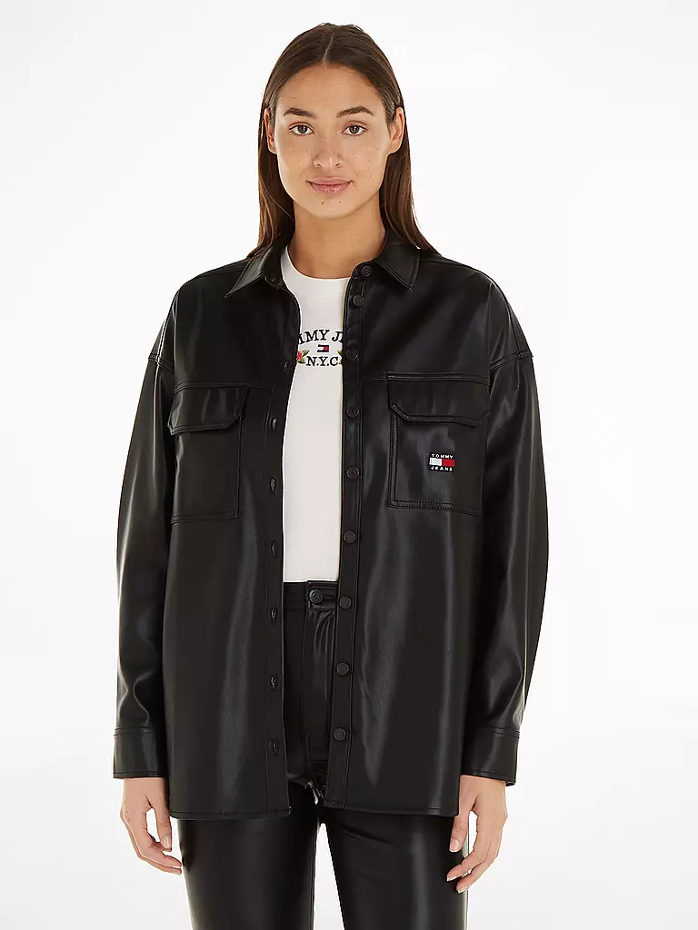 TOMMY JEANS | Overshirt in Lederoptik | schwarz