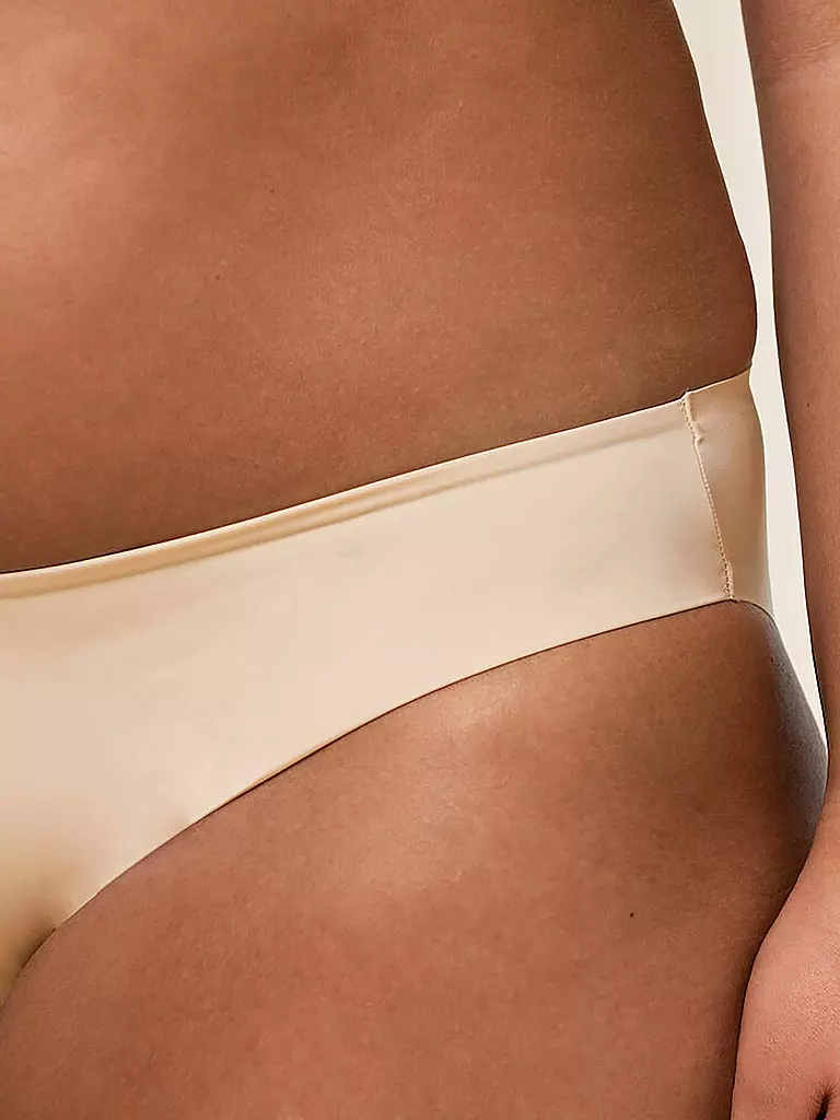 TRIUMPH | Tai-Slip "Body Make-Up Essentials" (Nude Beige) | beige