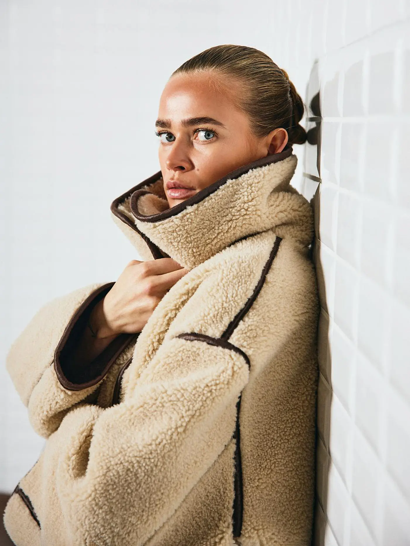 WITHBLACK | Jacke in Felloptik PILE | beige