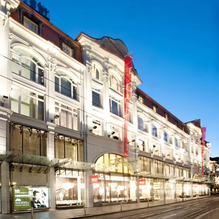 Imposante Fassade vom Kastner & Öhler Modehaus in Graz